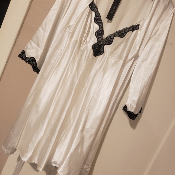 NEW 2 piece robe set - Picture 2 of 3
